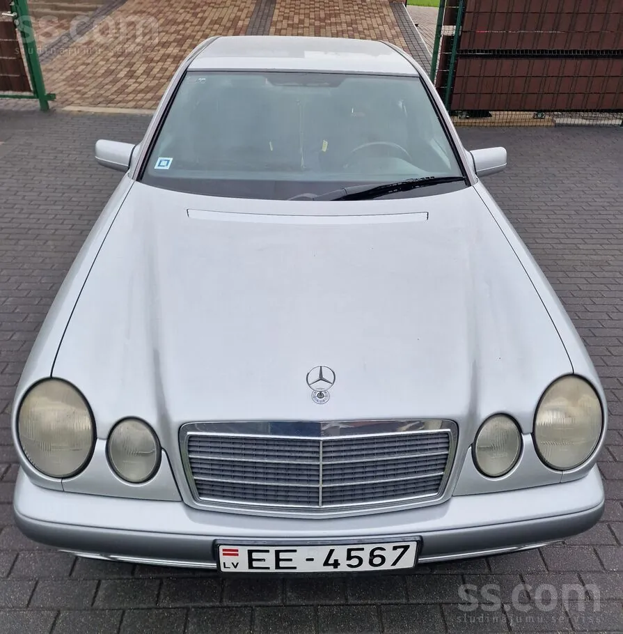 Mercedes-Benz E280 1996 photo 3