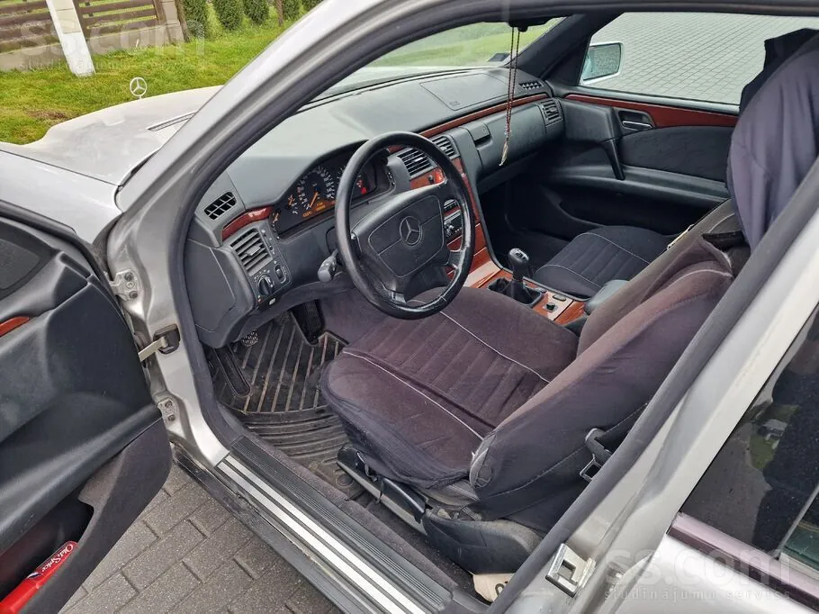 Mercedes-Benz E280 1996 photo 2