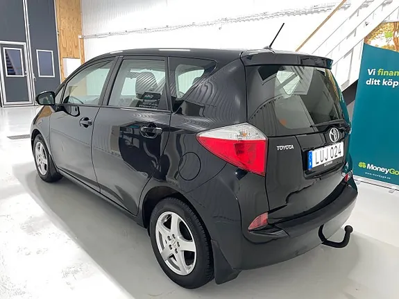 Toyota Verso-S 2012 photo 3