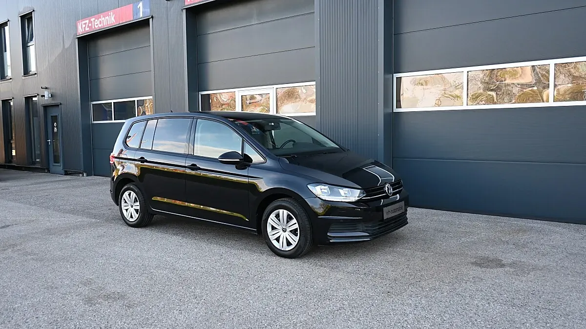Volkswagen Touran 2017 photo 2