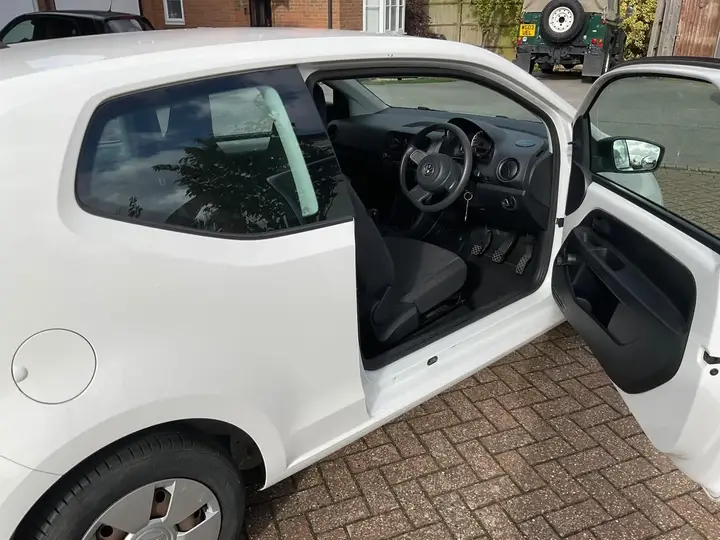 Volkswagen Up 2013 photo 3