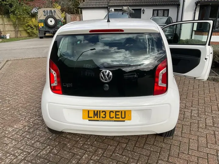 Volkswagen Up 2013 photo 2