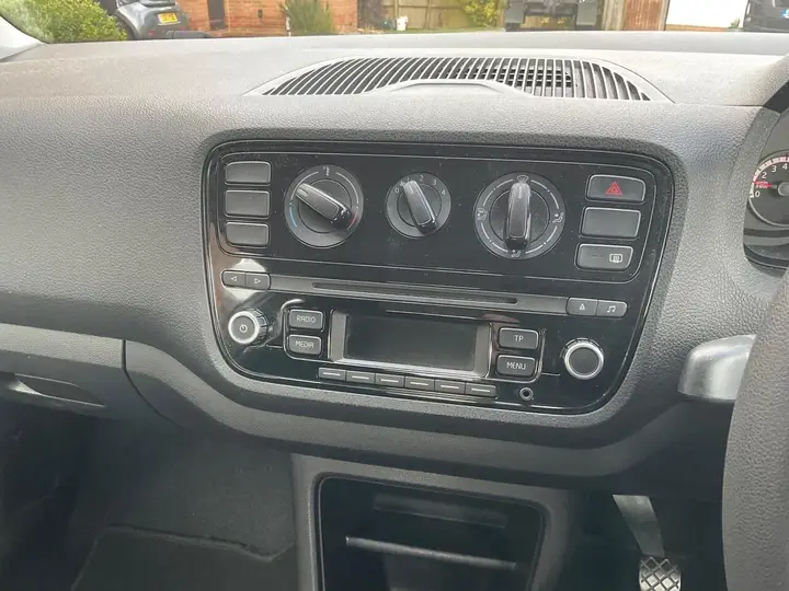 Volkswagen Up 2013 photo 5