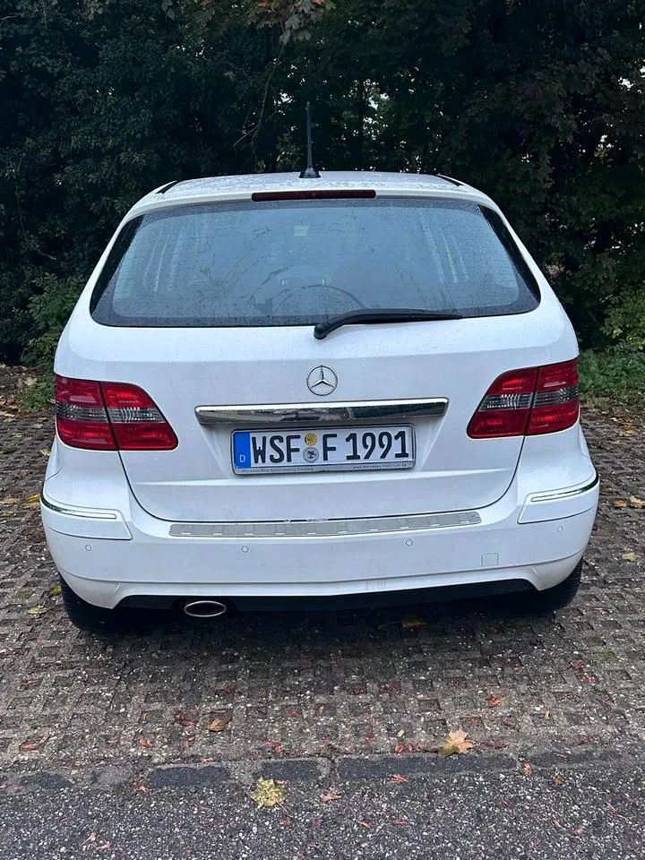 Mercedes-Benz B 200
