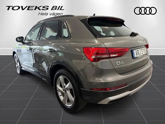 Audi Q3 2022 photo 2