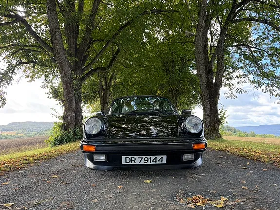 Porsche 911 1987 photo 2