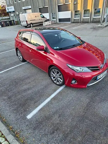 Toyota Auris 2013 photo 2
