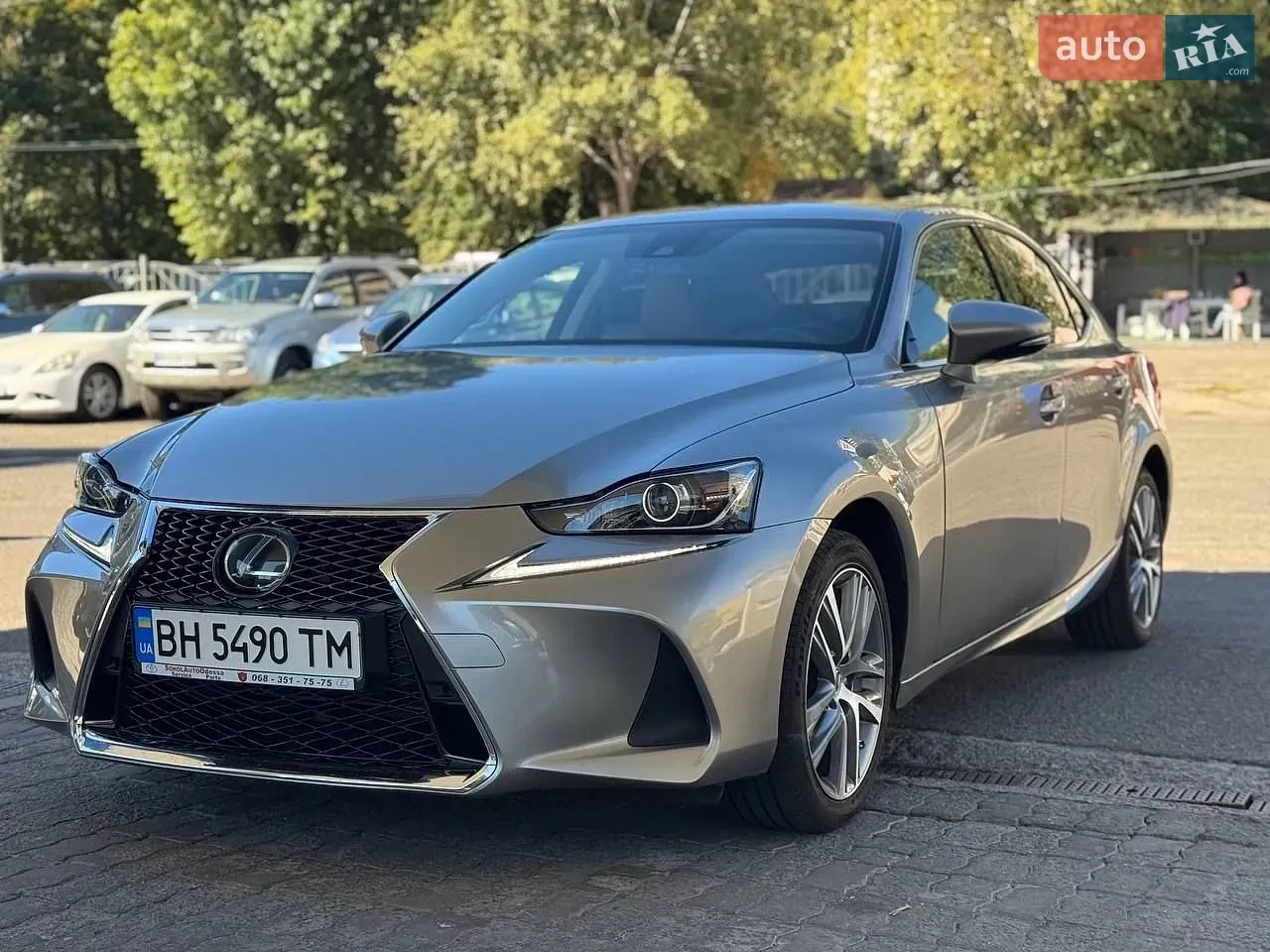 Lexus Is 2018 photo 2