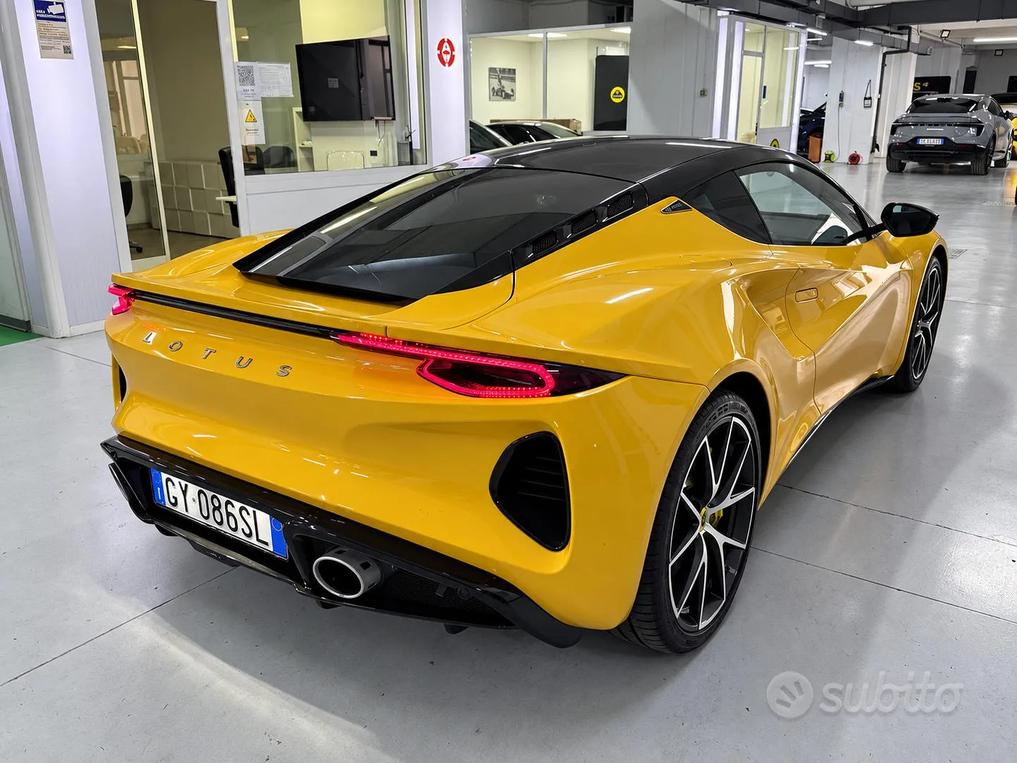 Lotus Emira 2025 photo 2