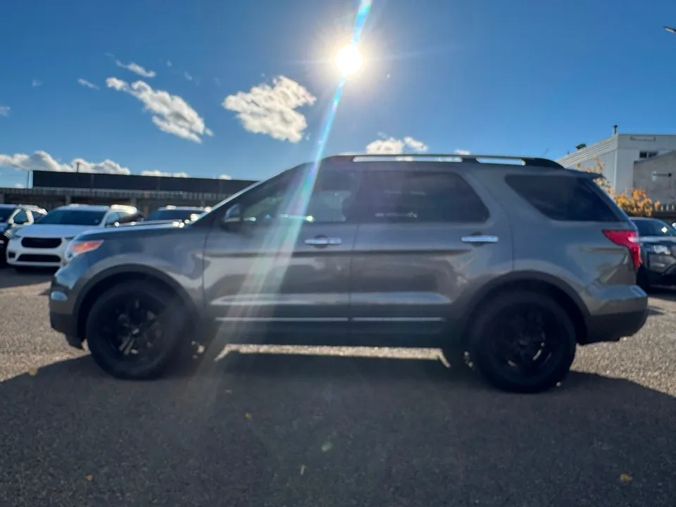 Ford Explorer 2012 photo 2