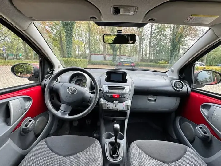 Toyota Aygo 2011 photo 2