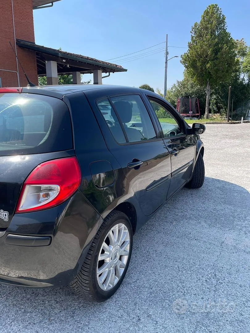 Renault Clio 2012 photo 4
