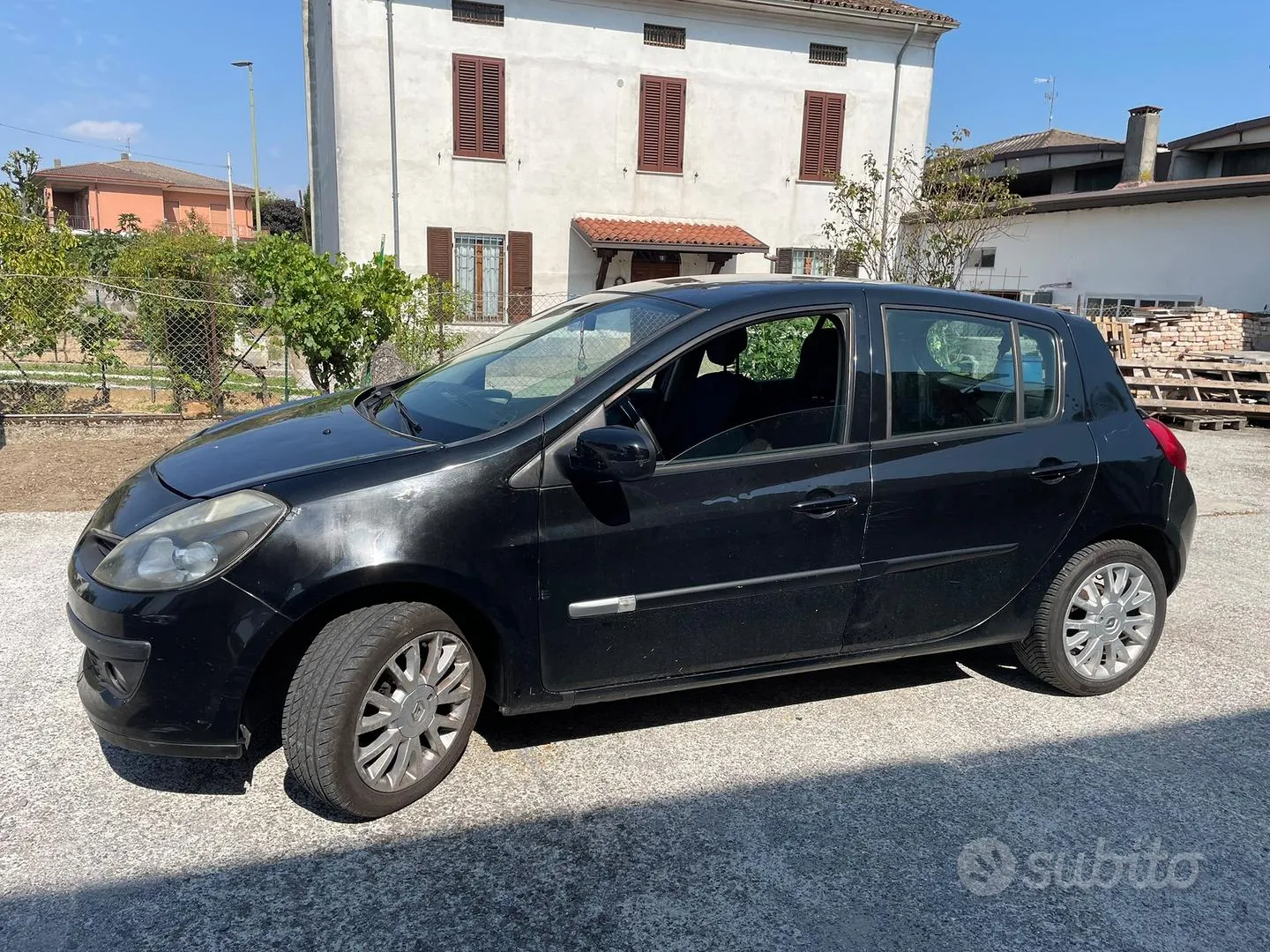 Renault Clio 2012 photo 2