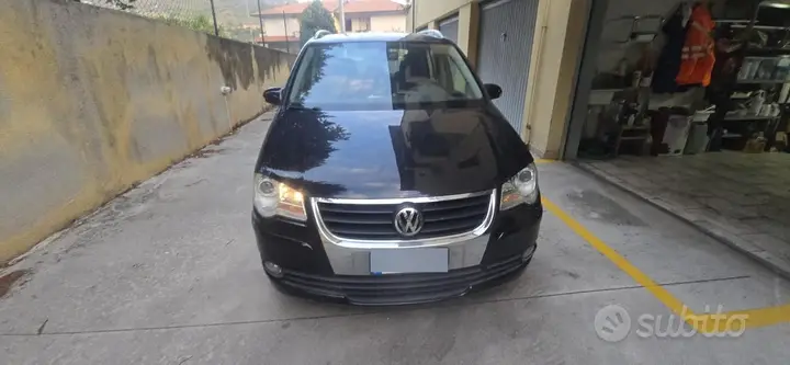 Volkswagen Touran 2008 photo 2