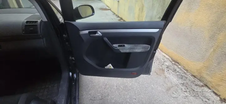 Volkswagen Touran 2008 photo 5