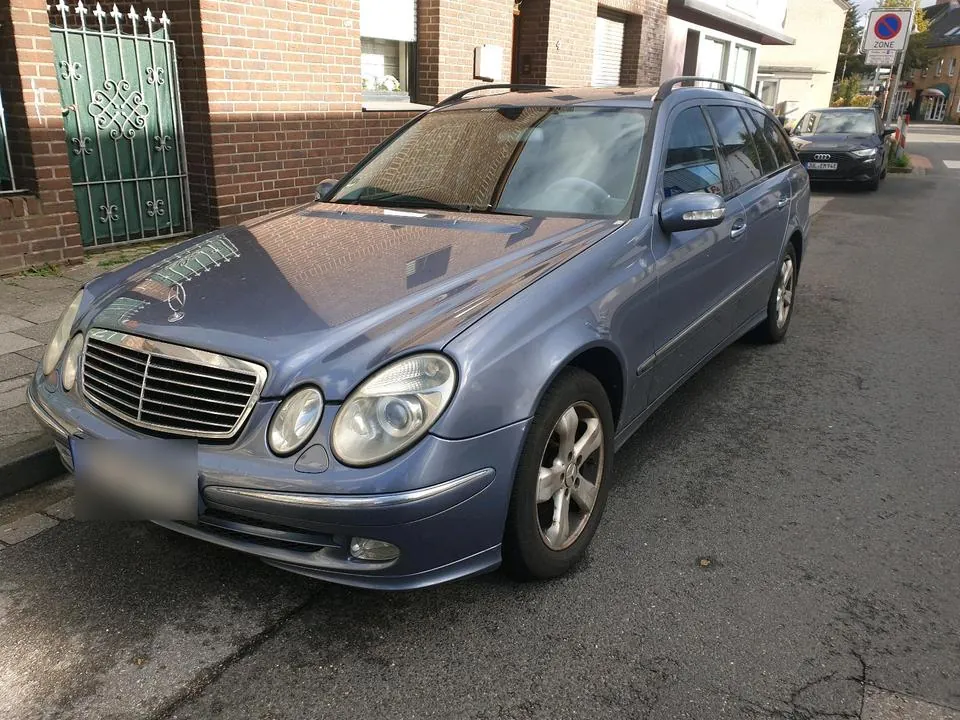Mercedes-Benz E270