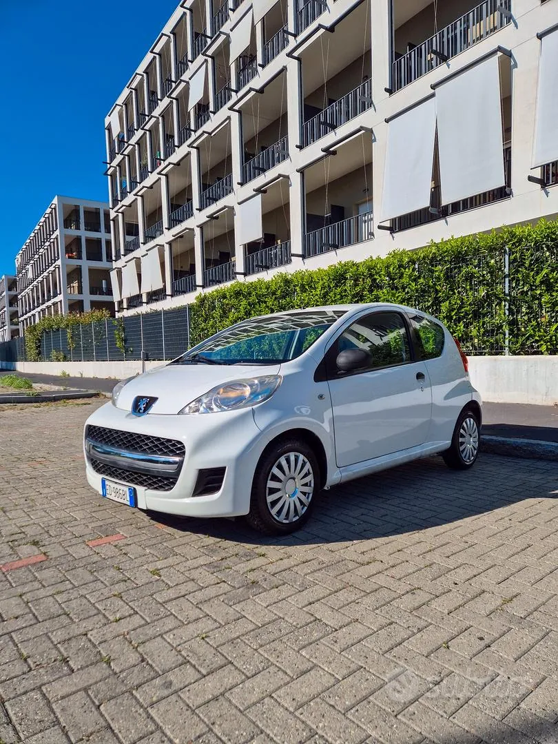 Peugeot 107 2011 photo 2