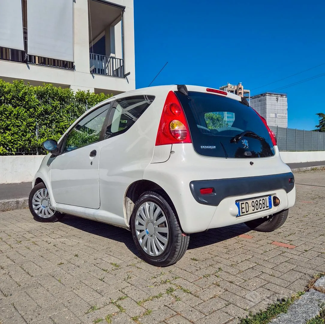 Peugeot 107 2011 photo 3
