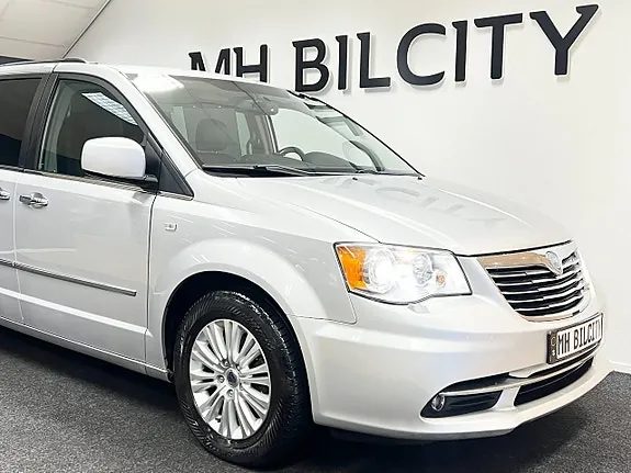Lancia Voyager 2012 photo 2