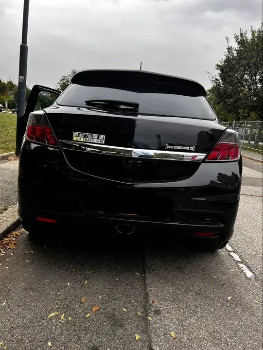 Opel Astra H Gtc 2005 photo 3