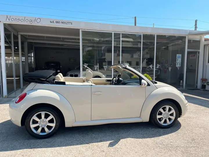 Volkswagen Beetle 2010 photo 3