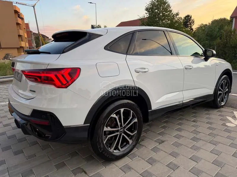 Audi Q3 2022 photo 2