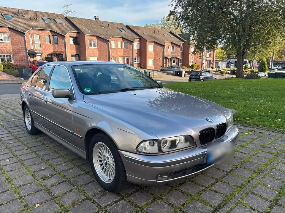 BMW 528I