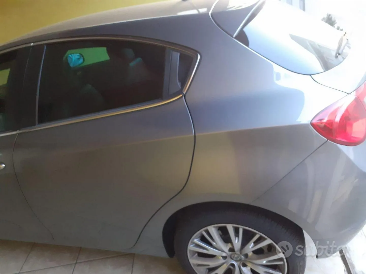 Alfa Romeo Giulietta 2011 photo 2