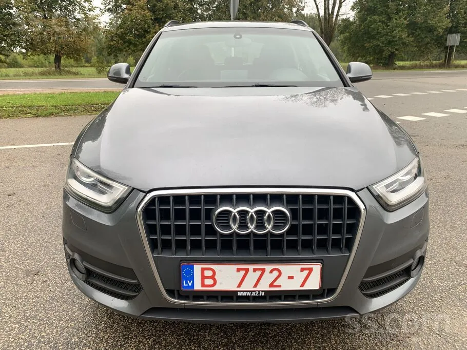 Audi Q3 2012 photo 2