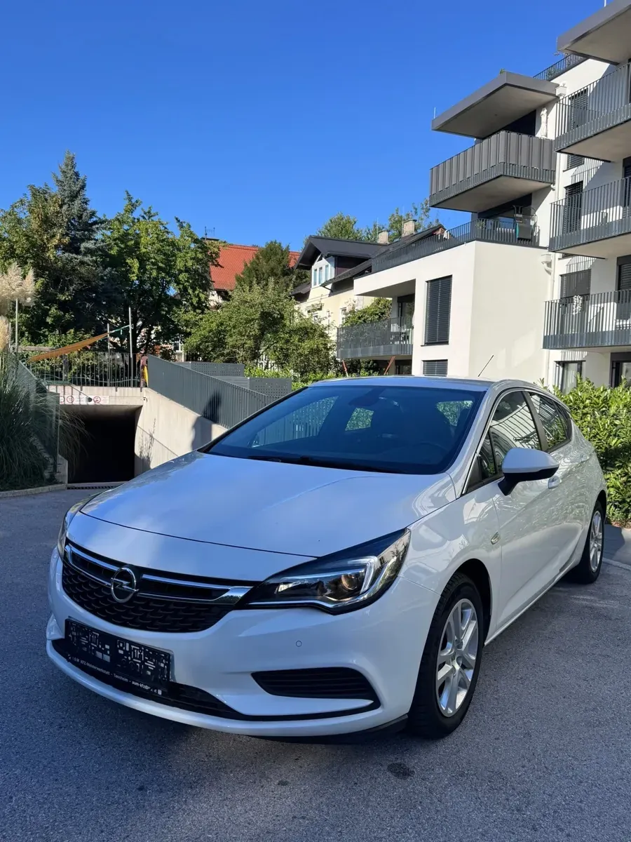 Opel Astra 2015 photo 2