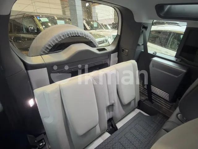 Land Rover Defender 2026 photo 5