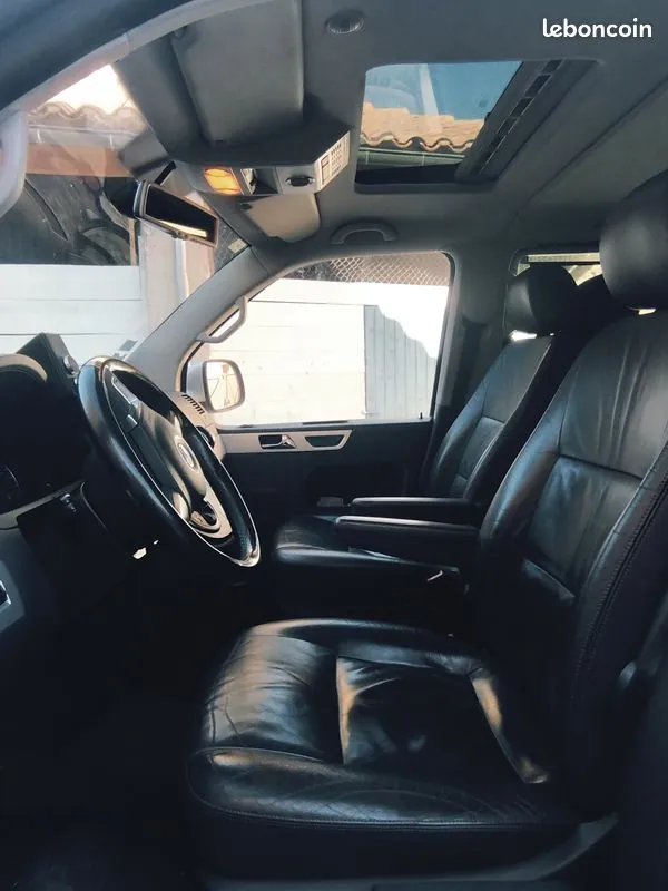 Volkswagen Multivan 2010 photo 2