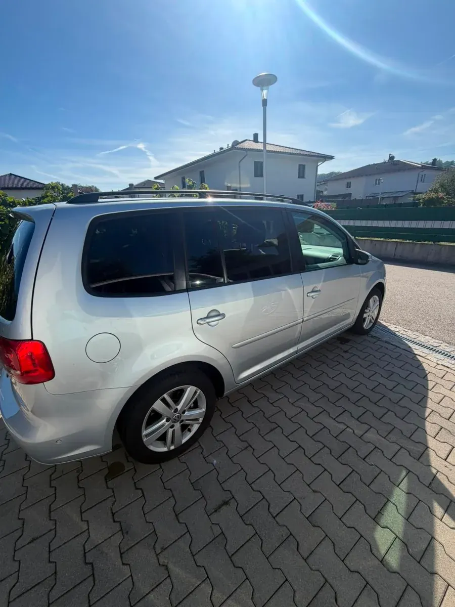 Volkswagen Touran 2013 photo 2