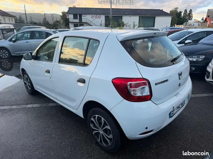 Dacia Sandero 2016 photo 2