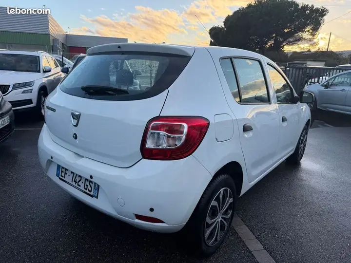 Dacia Sandero 2016 photo 4
