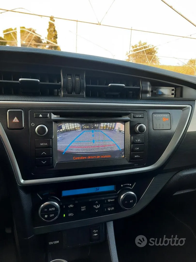 Toyota Auris 2014 photo 3