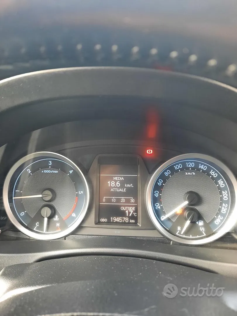 Toyota Auris 2014 photo 2