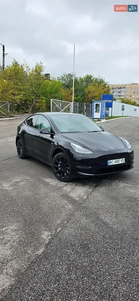 Tesla Model Y 2023 photo 2
