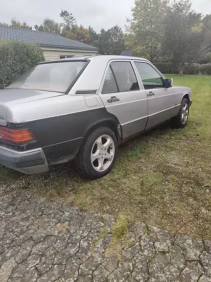 Mercedes-Benz 190 E 1989 photo 4