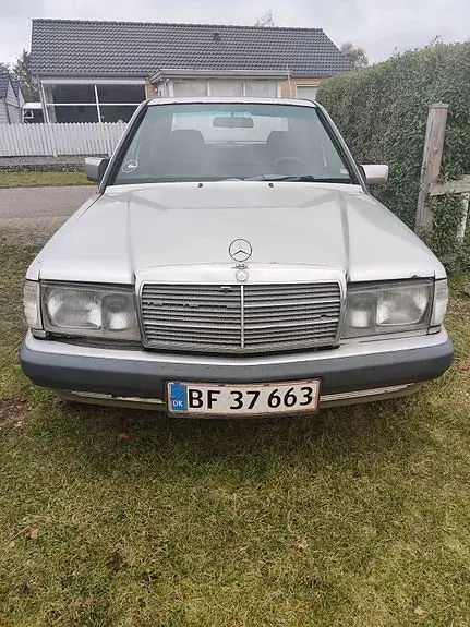 Mercedes-Benz 190 E 1989 photo 2