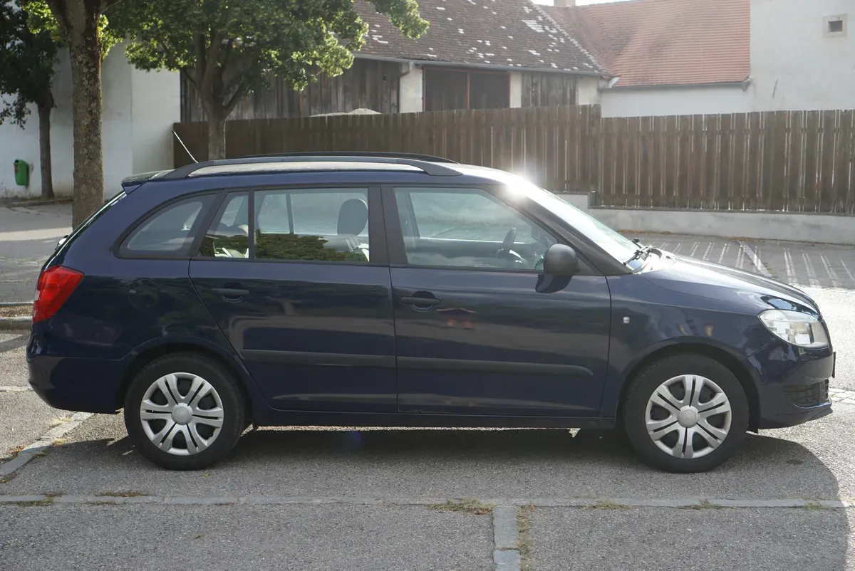 Skoda Fabia 2012 photo 2