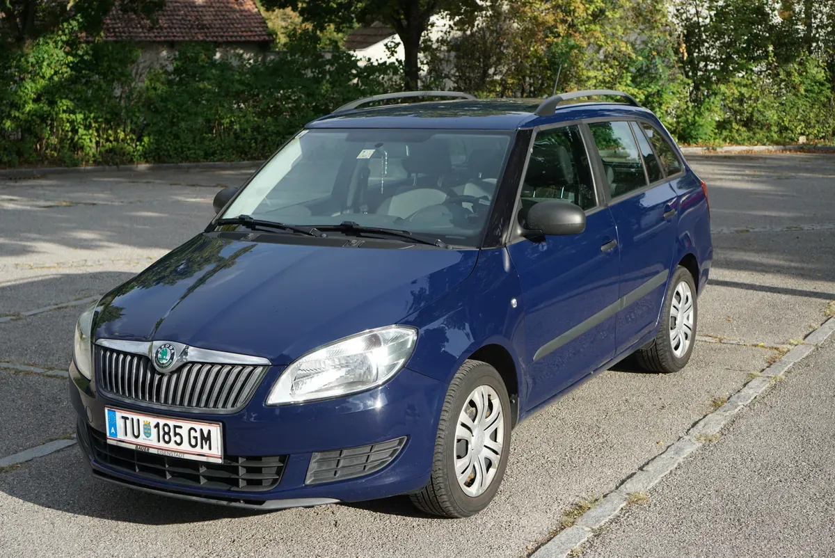 Skoda Fabia 2012 photo 3