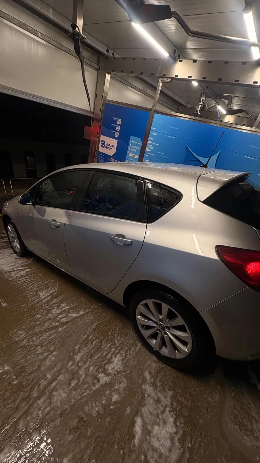 Vauxhall Astra 2012 photo 3