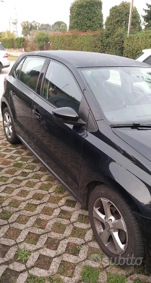 Volkswagen Polo 2015 photo 2
