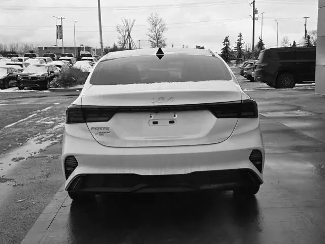 Kia Forte 2023 photo 5