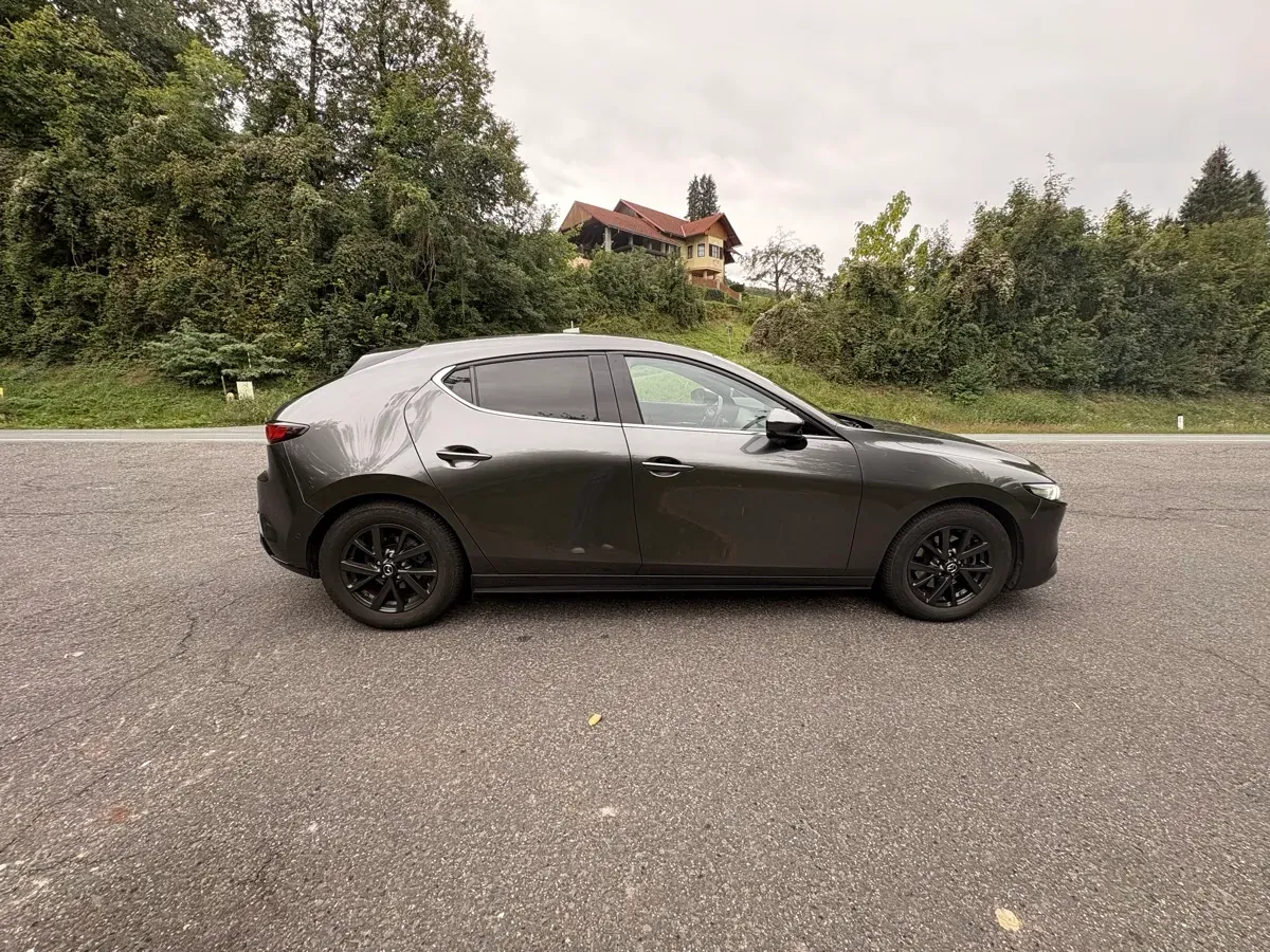 Mazda Mazda3 2019 photo 2