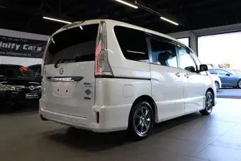 Nissan Serena 2015 photo 3