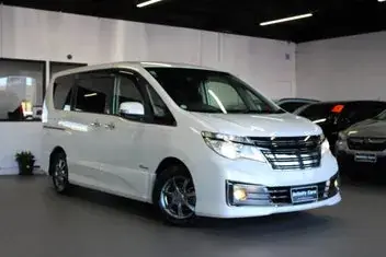 Nissan Serena 2015 photo 2