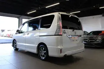 Nissan Serena 2015 photo 5