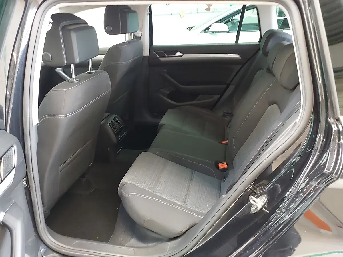 Volkswagen Passat 2021 photo 3